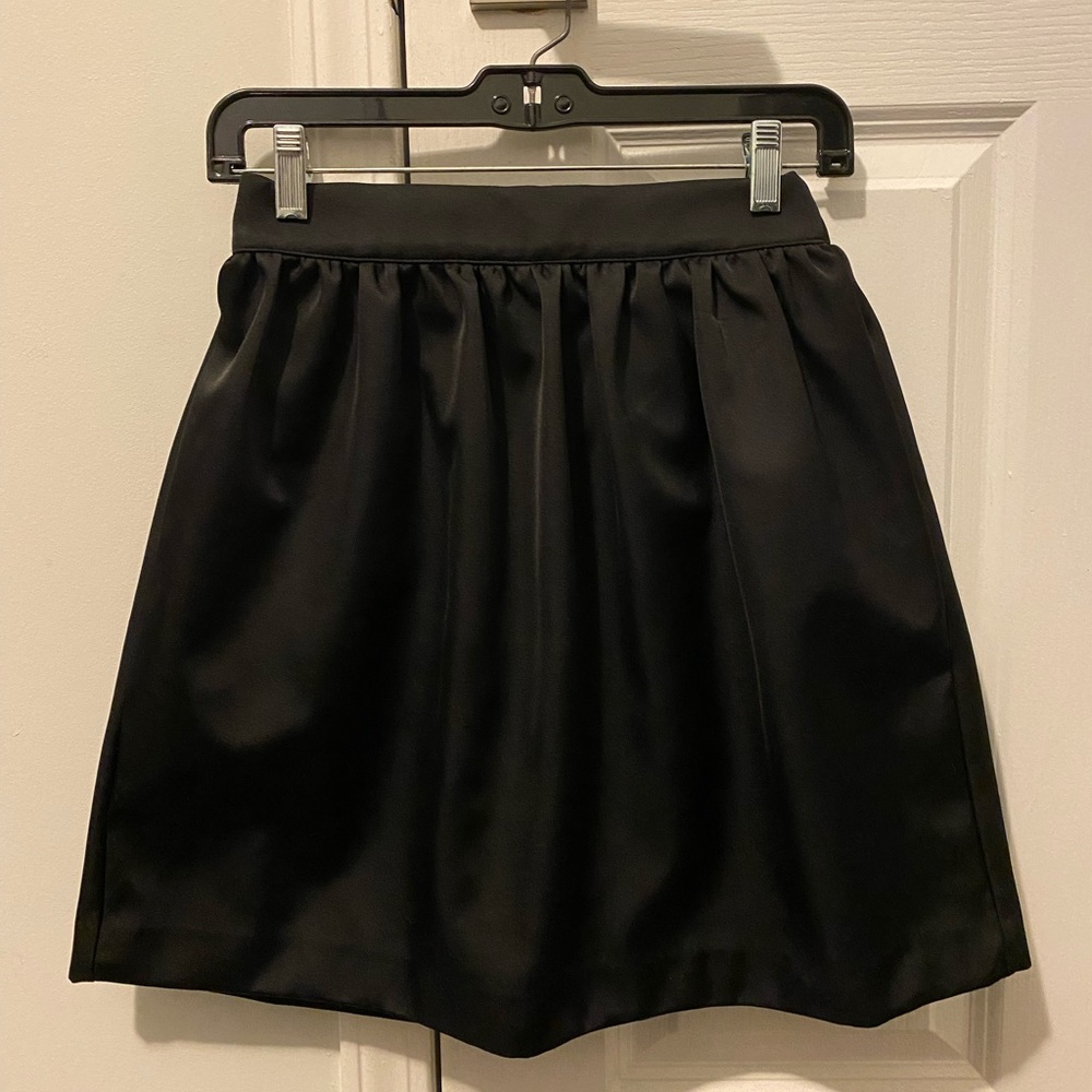 H&M New black puffy skirt
